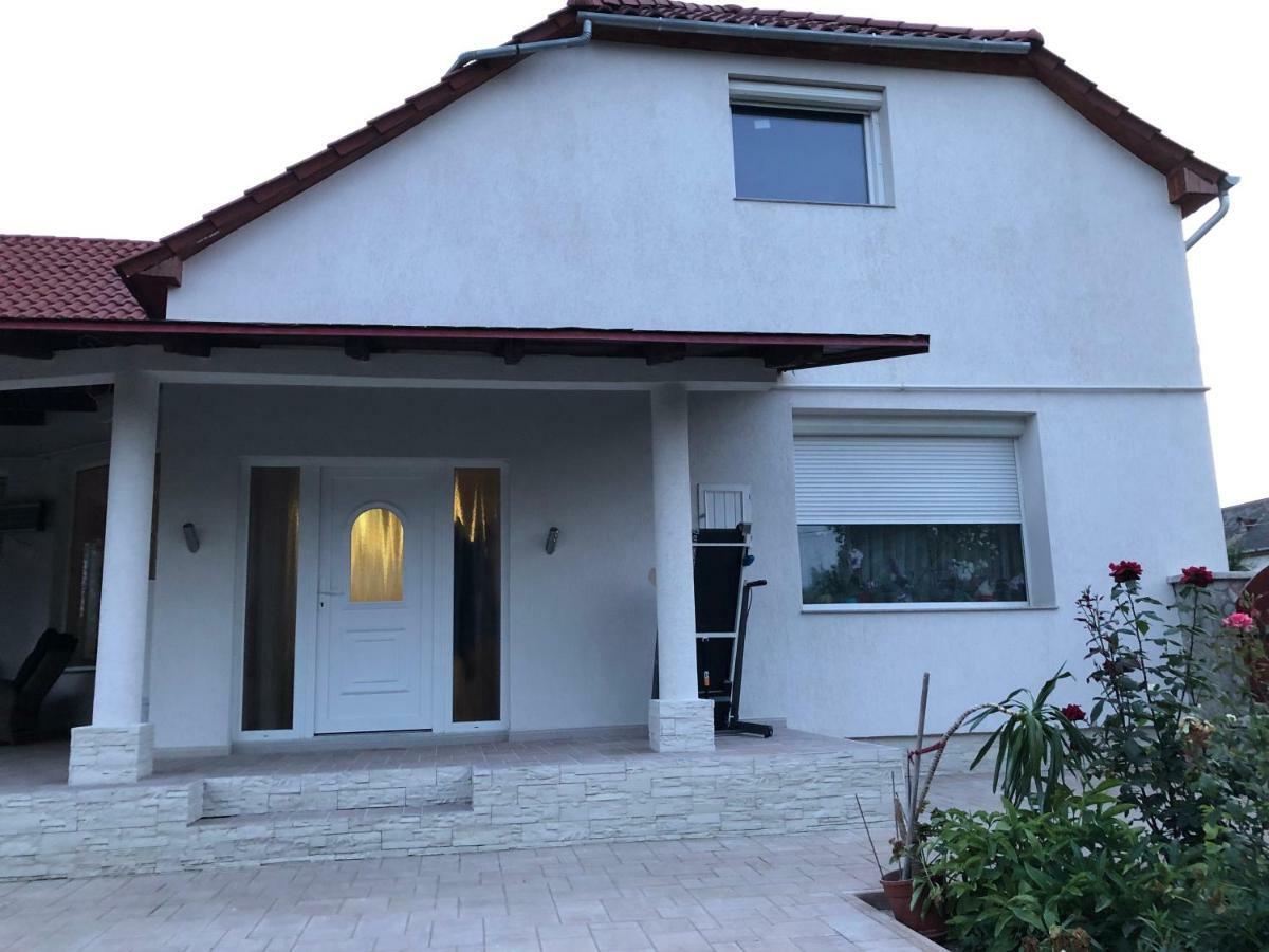 Battonya House Διαμέρισμα Εξωτερικό φωτογραφία